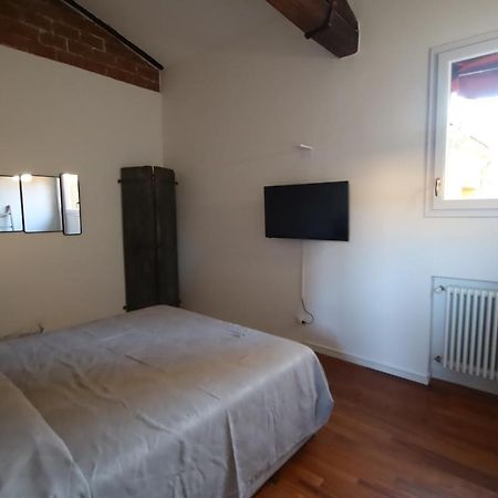Charme Appartamento Immerso Tra Le Mura Bolognesi Экстерьер фото